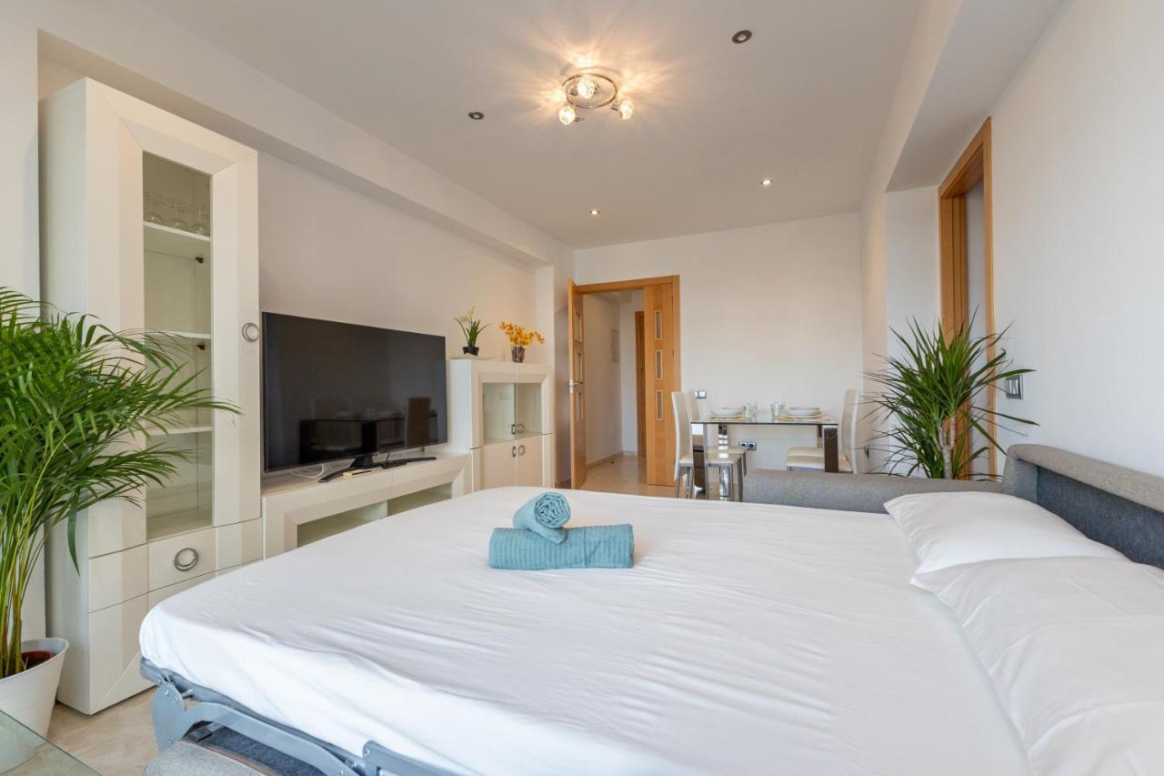 Charming 3 Bedroom Apartment At Triana Center By Oui Севилья Экстерьер фото
