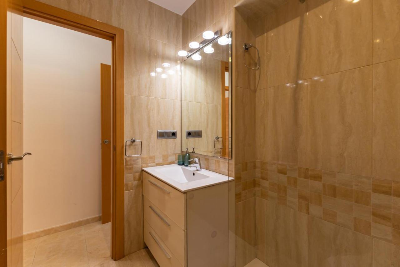 Charming 3 Bedroom Apartment At Triana Center By Oui Севилья Экстерьер фото