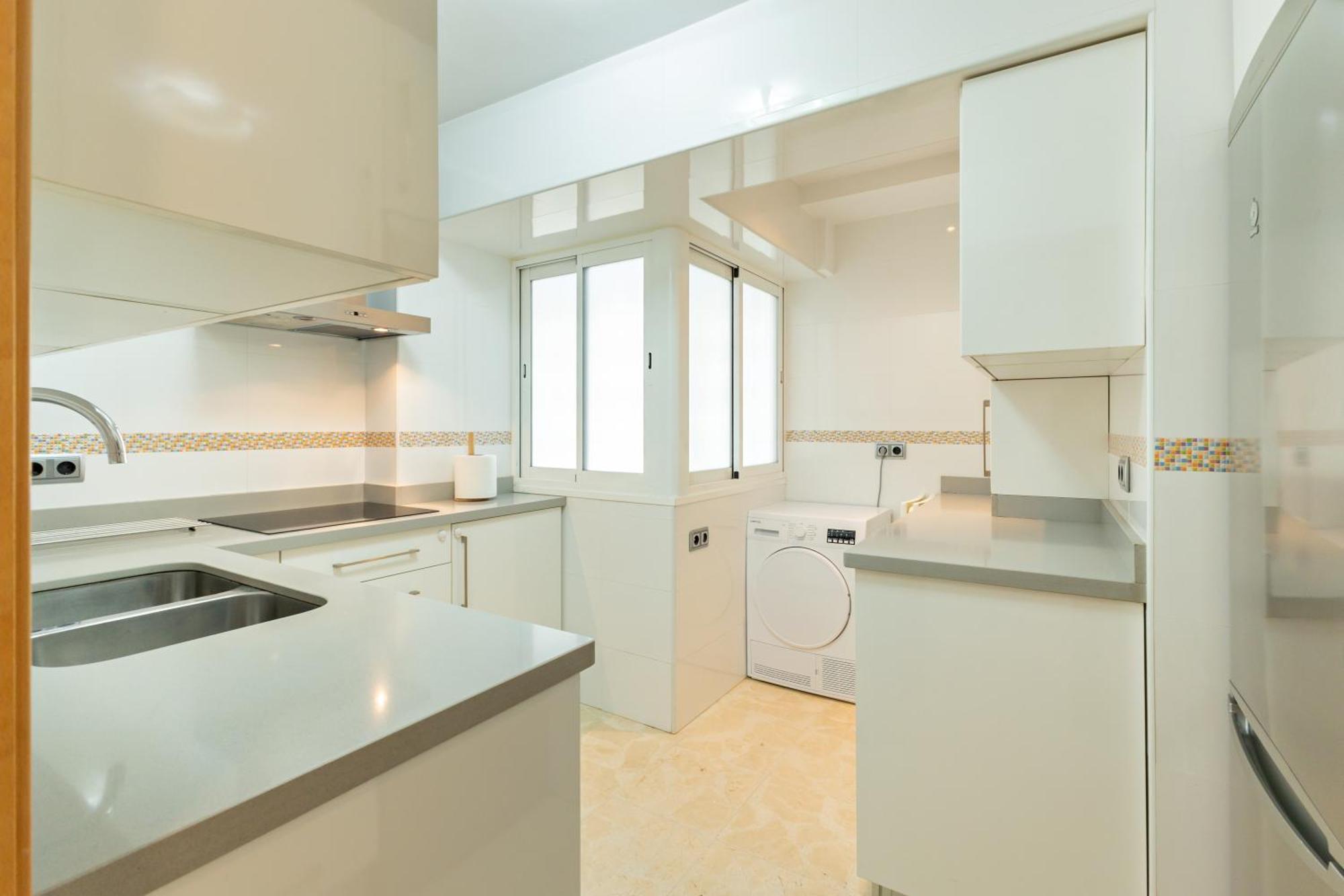 Charming 3 Bedroom Apartment At Triana Center By Oui Севилья Экстерьер фото